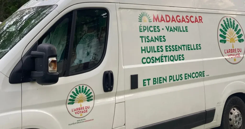 Le camion L'Arbre du Voyage d'Ando Rajoelina, plantes et épices de Madagascar, Touraine